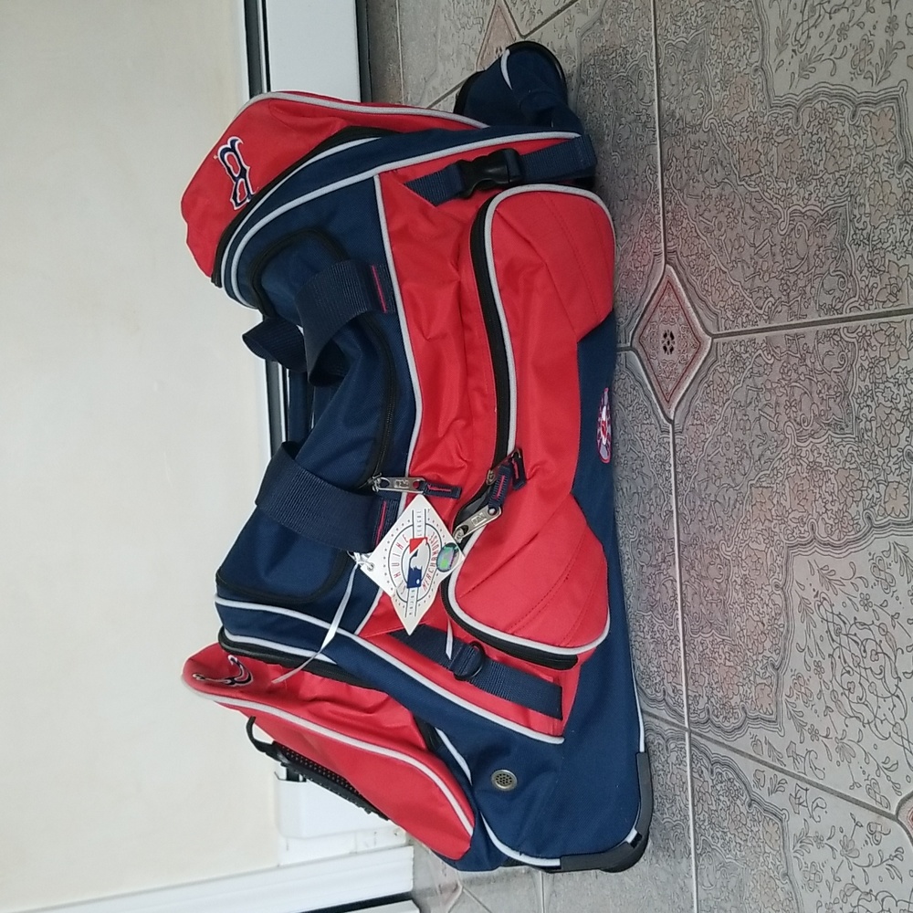 Men's NWT Boston Red Sox wheeled duffle bag, 31x17x14  with retractable handle